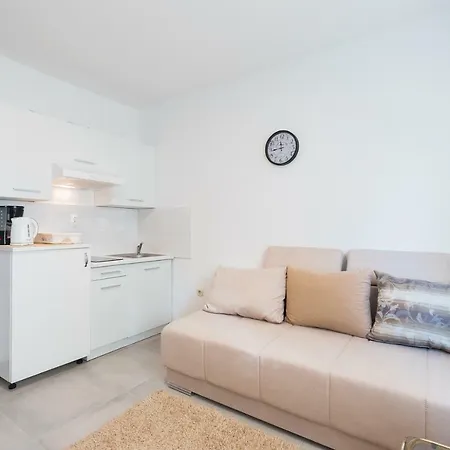 アパート Mira Apartman *