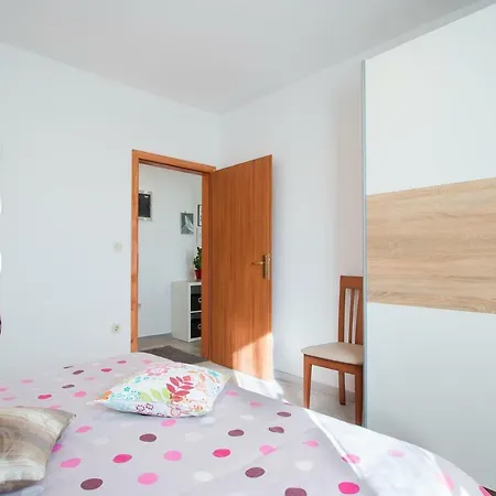 アパート Mira Apartman *