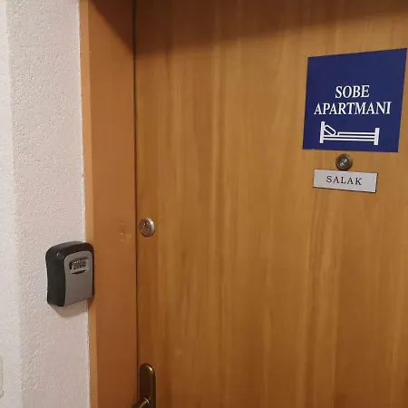 アパート Mira Apartman *