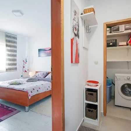 Mira Apartman *
